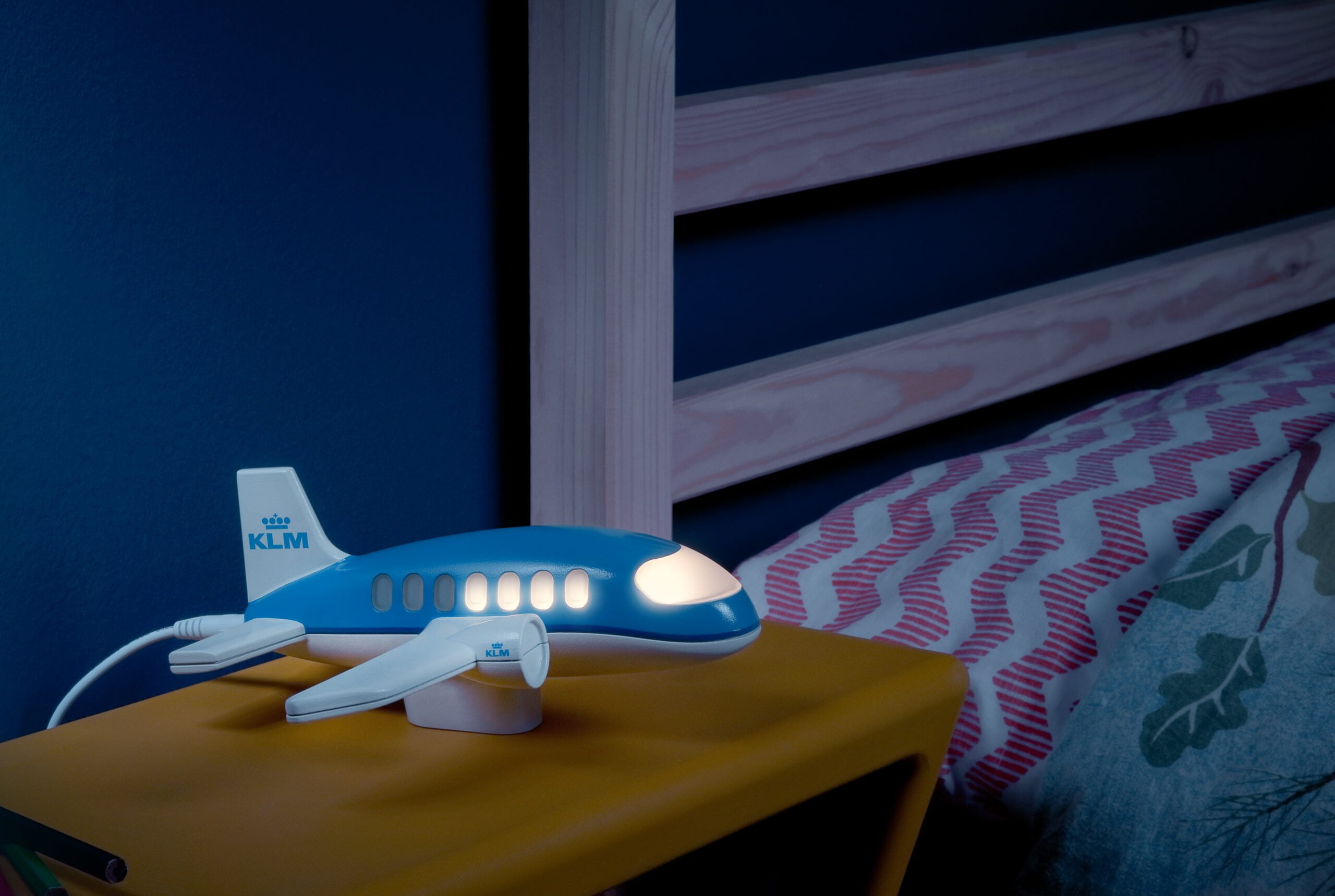 KLM denkt aan de kleintjes met het Nachtjeslampje 6
